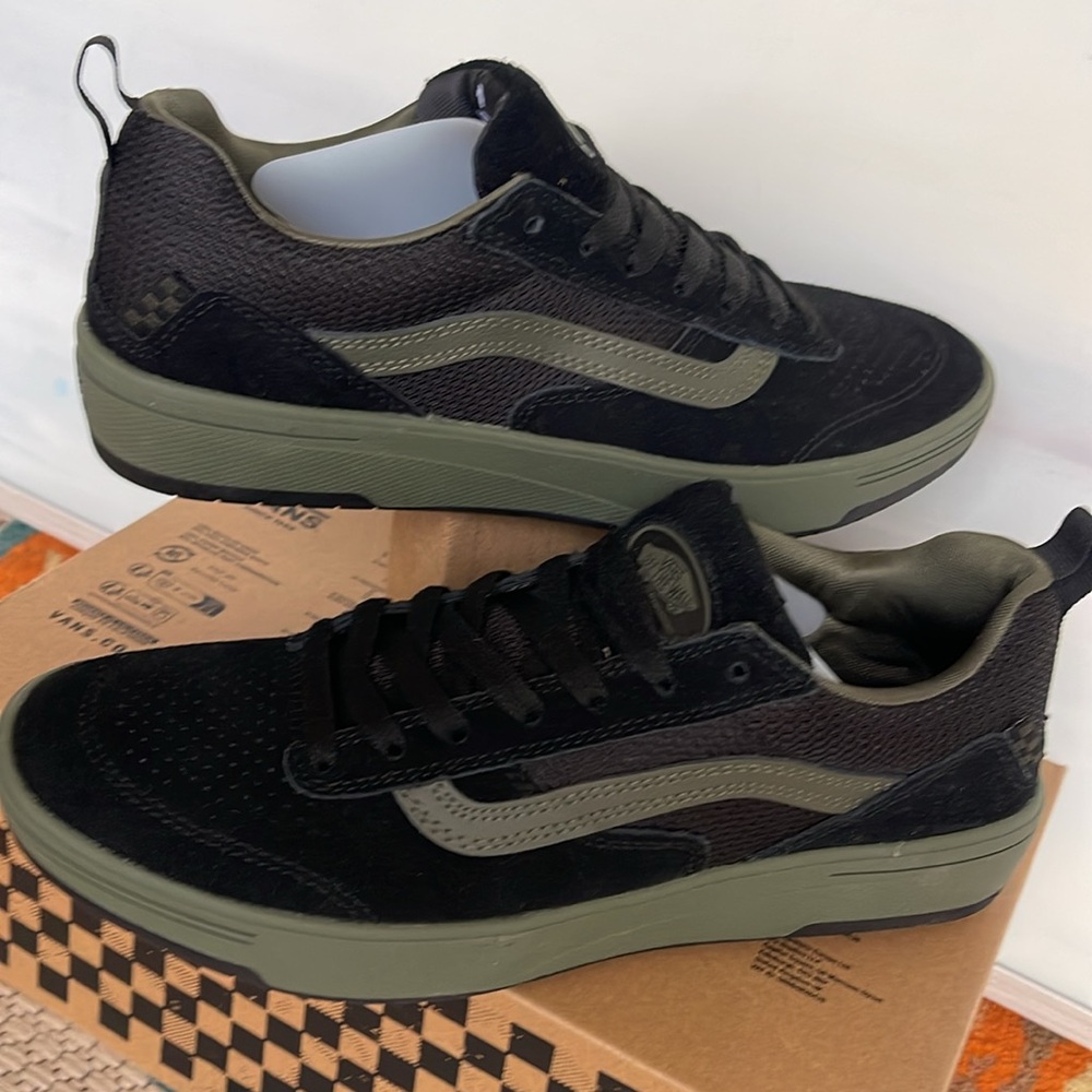 Vans WMNS Zahba
Fatigue/Black
VN0007QQFTB
SNEAKERS - Picture 11 of 16